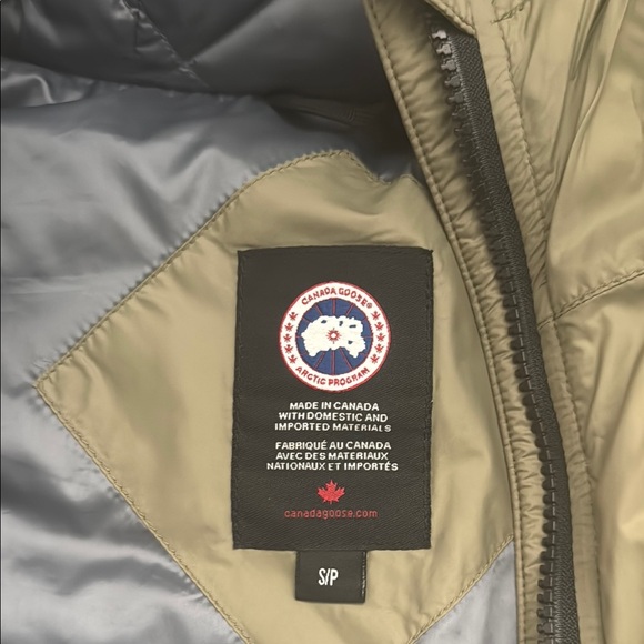 Canada Goose Women’s Lightweight Jacket - Picture 2 of 4